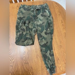 Abercrombie & Fitch Camo Cargo Joggers